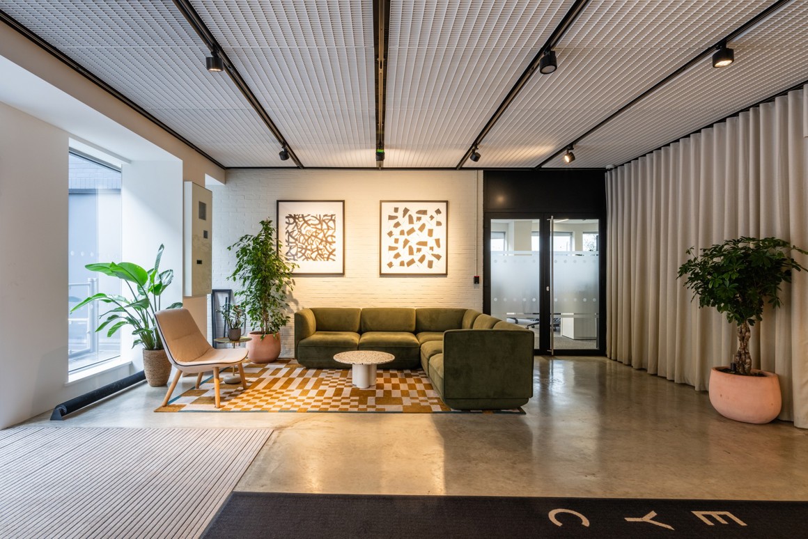 elm yard reception lounge